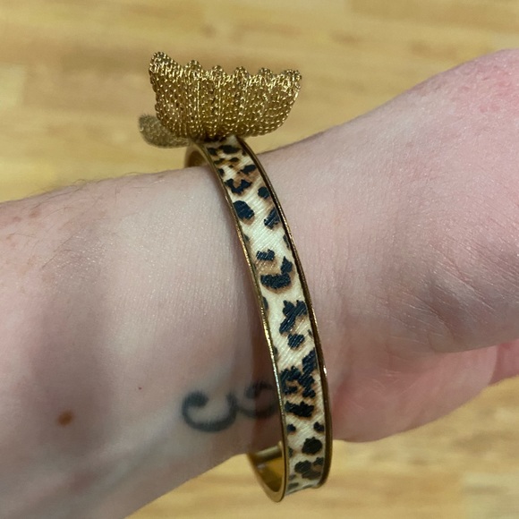 *SOLD** Bow bangle GIFT WITH PURCHASE - Picture 3 of 4